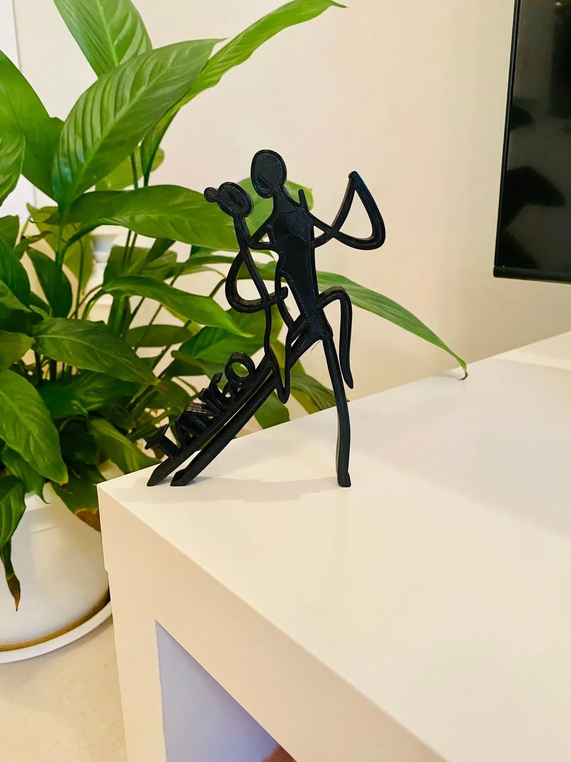 EROTNGO Tango-Inspired Tabletop Figure: Minimalist Sculpture for Home or Office Décor and Gifting